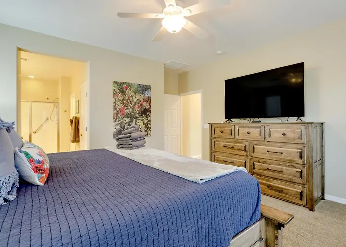 Pools + Perks! 55 + Escape Holiday home